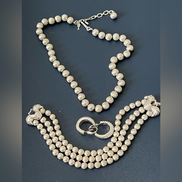 Vtg Crown Trifari bracelet Trifari necklace and earrings - Picture 4 of 11